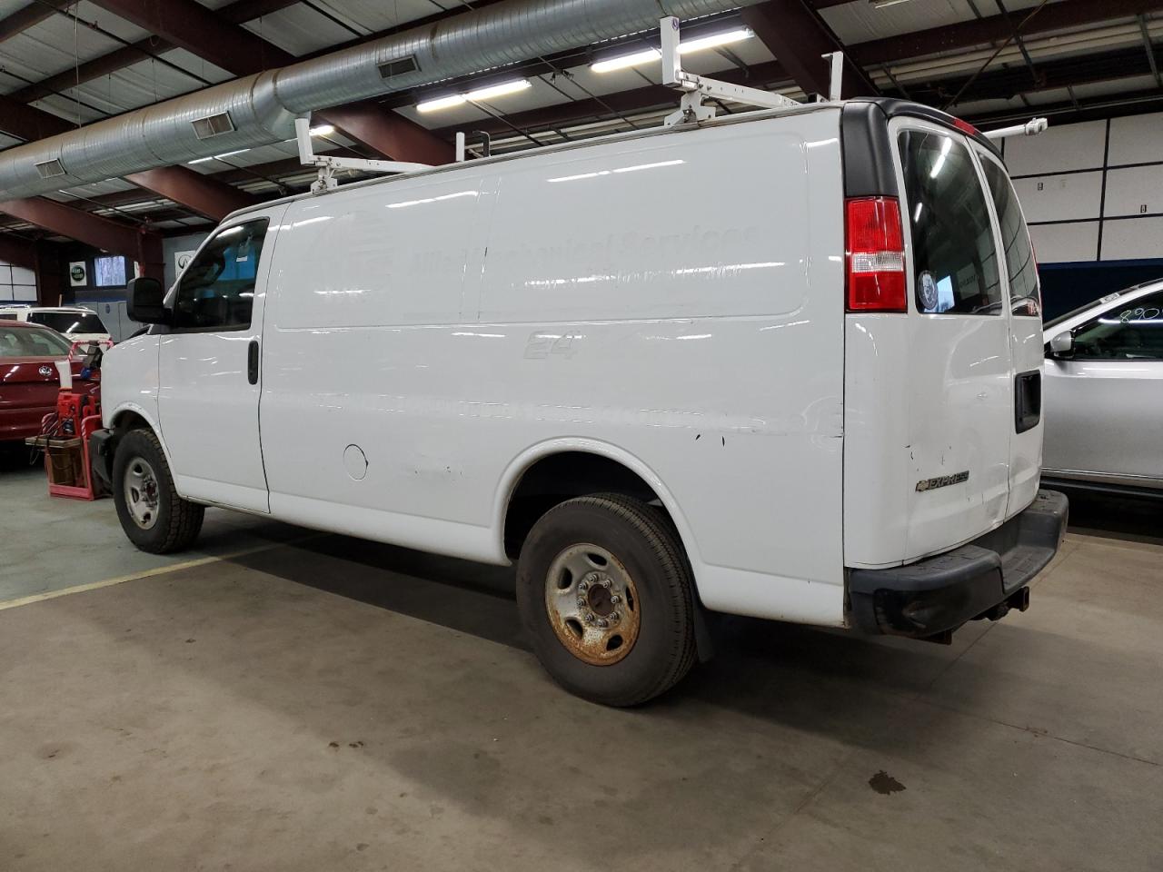 VIN 1GCWGAFFXH1352242 2017 CHEVROLET EXPRESS no.2