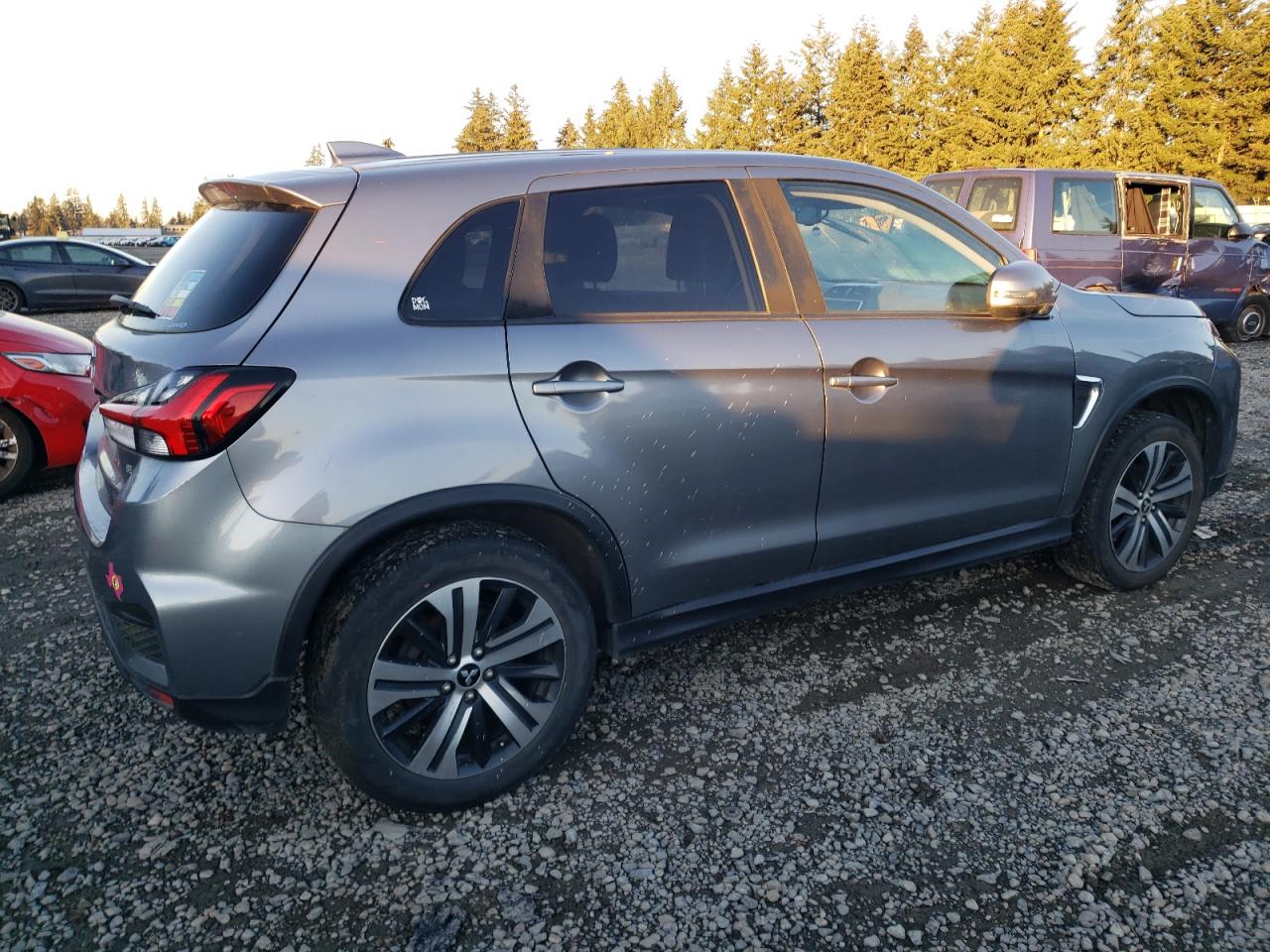 2020 Mitsubishi Outlander - Image 3