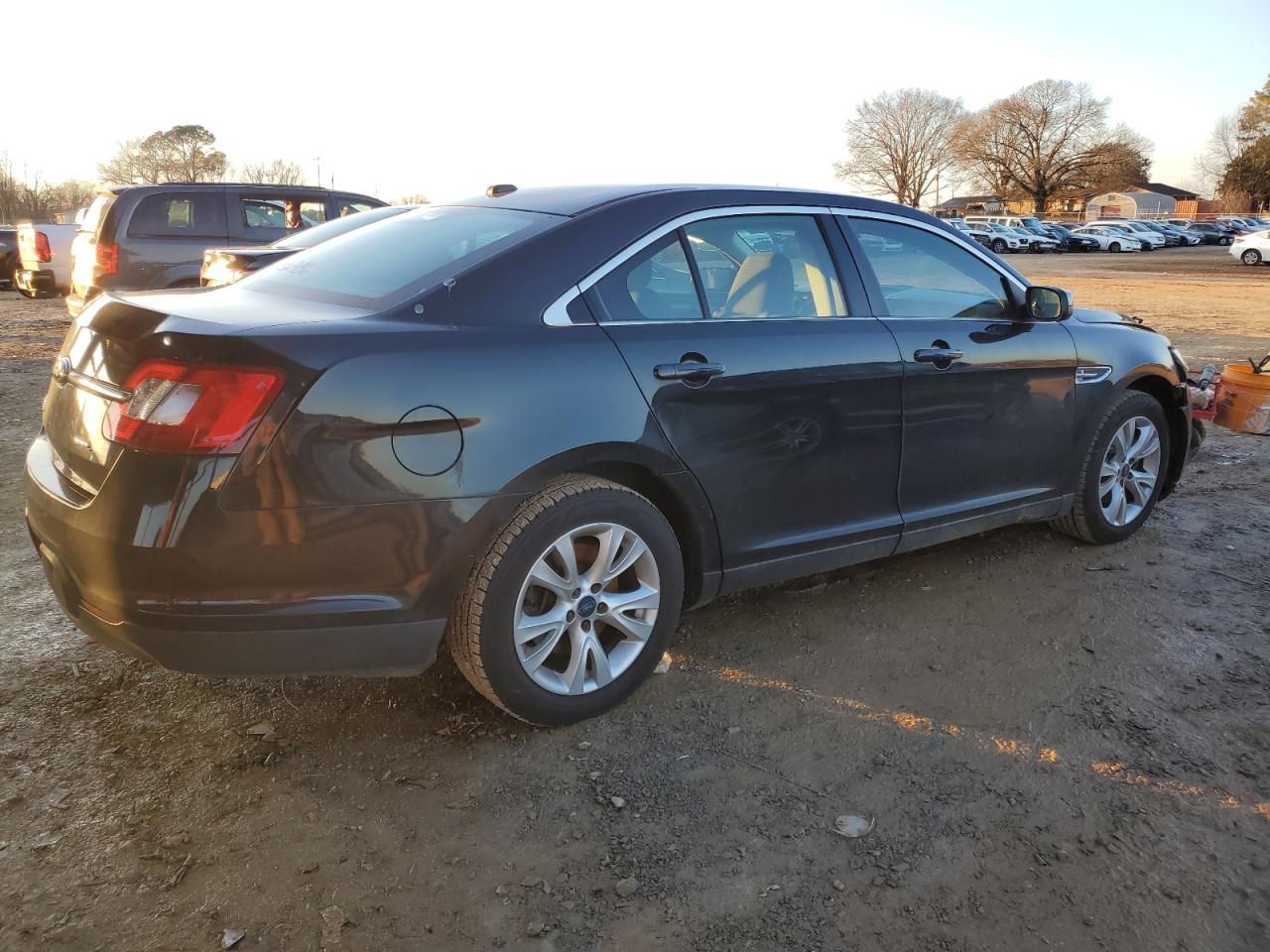 2011 Ford Taurus - Image 3