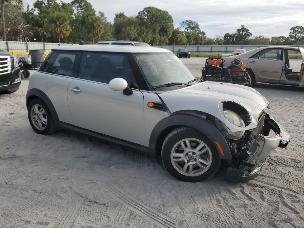 2013 MINI Cooper - Image 4