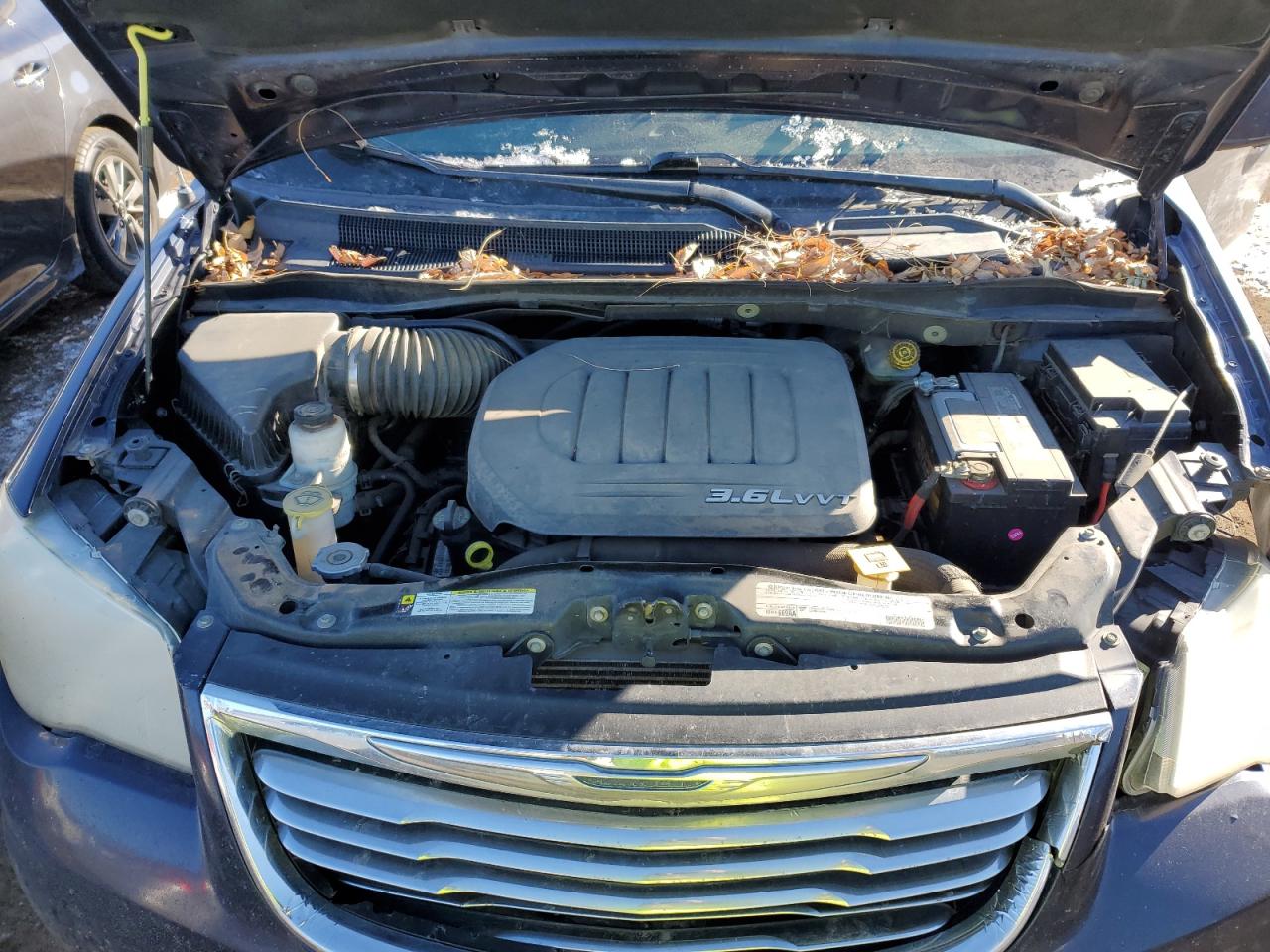 2012 Chrysler Town & Country - Image 12