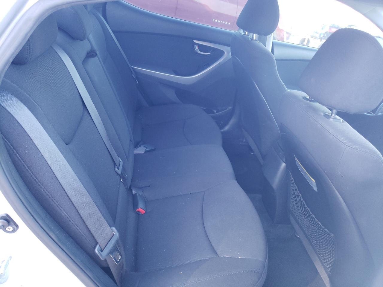2016 Hyundai Elantra - Image 10