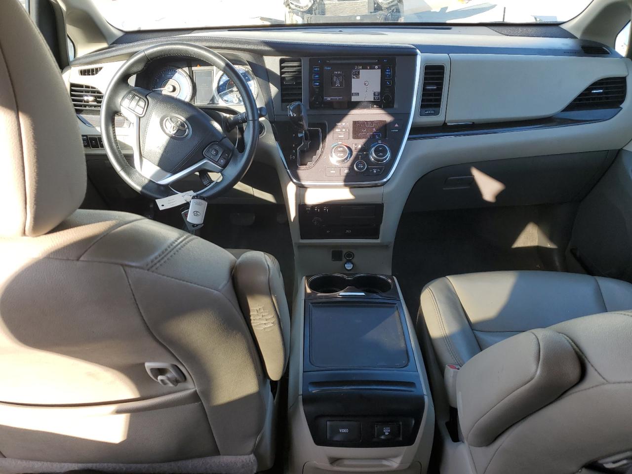 2015 Toyota Sienna - Image 8