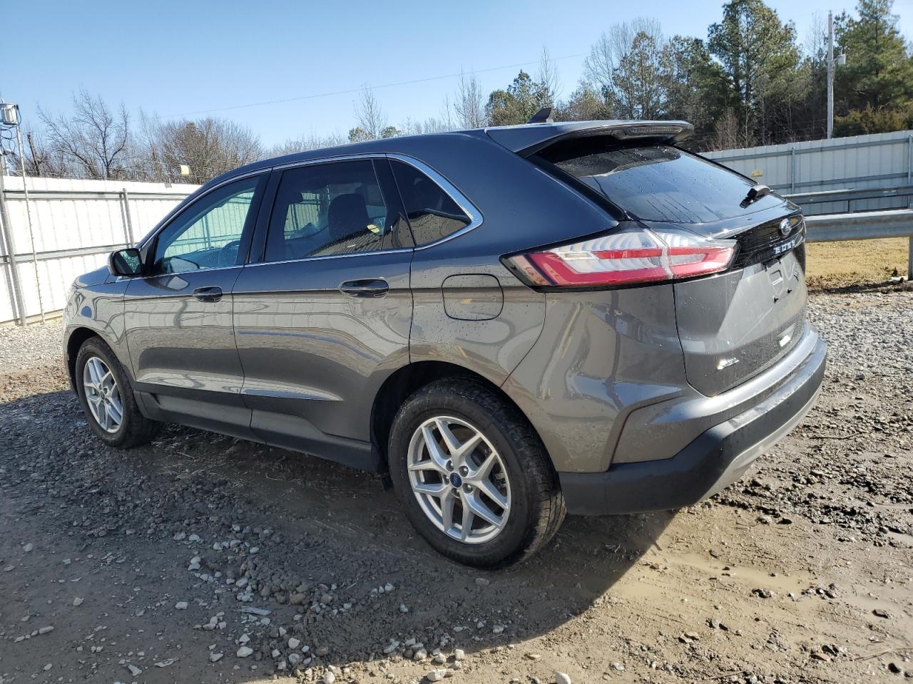 2022 Ford Edge - Image 2