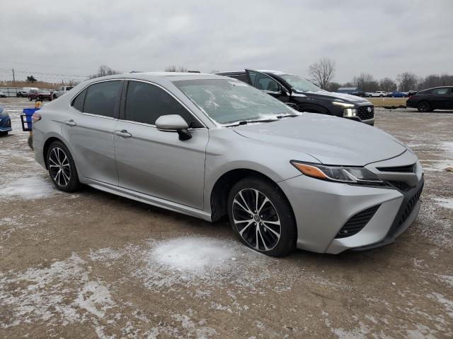  TOYOTA CAMRY 2018 Srebrny