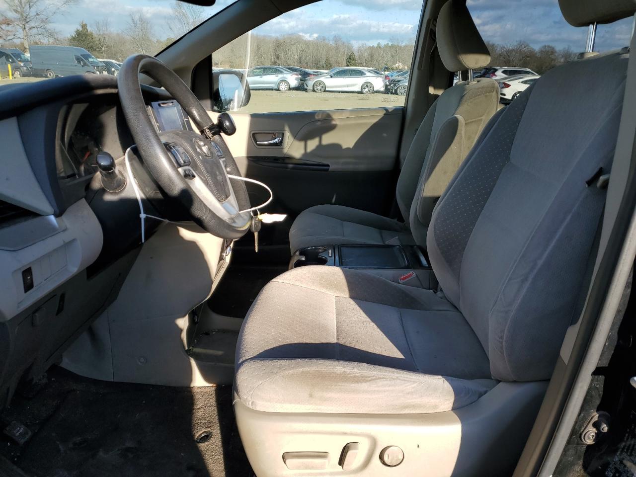 2015 Toyota Sienna - Image 7
