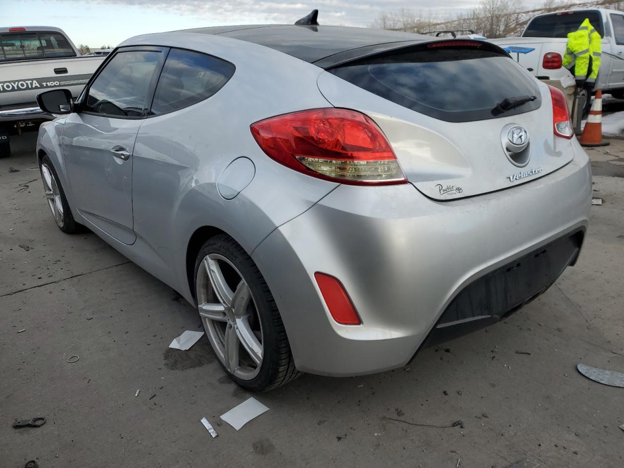 2013 Hyundai Veloster - Image 2