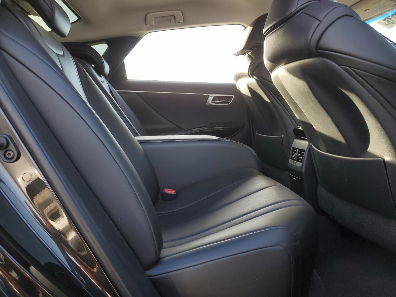 2017 Toyota Mirai - Image 10