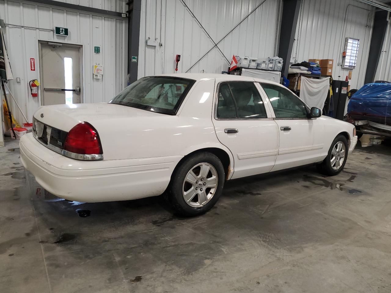 2011 Ford Crown Victoria - Image 3