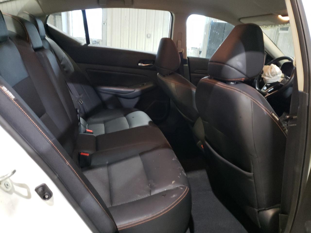 2019 Nissan Altima - Image 11