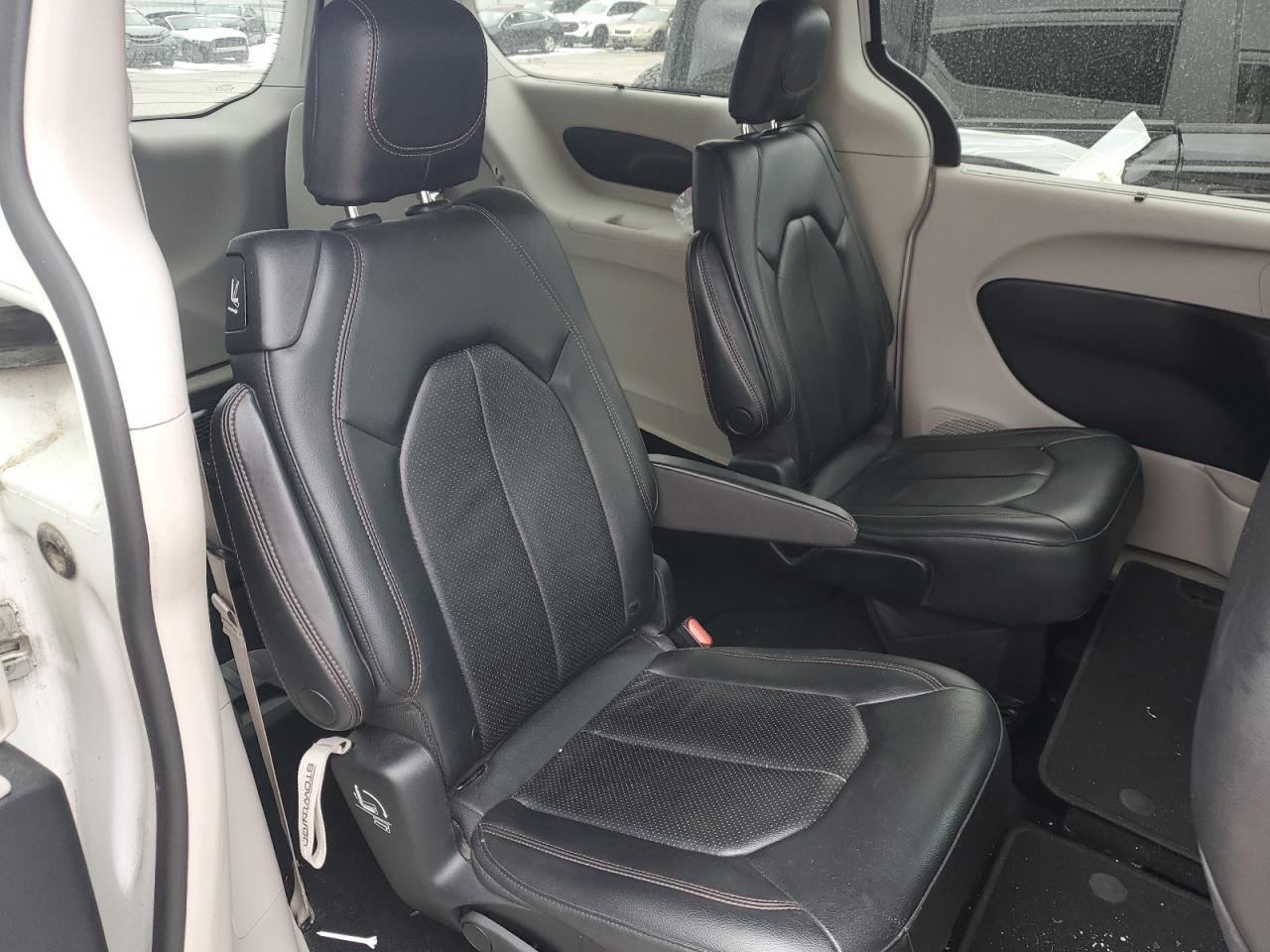 2019 Chrysler Pacifica - Image 11