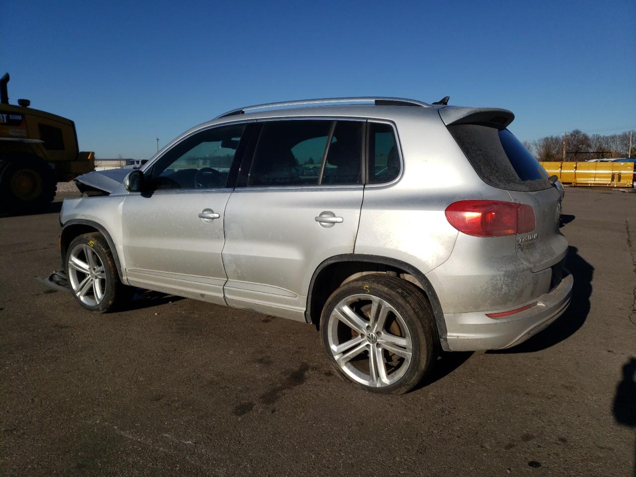 2016 Volkswagen Tiguan - Image 2