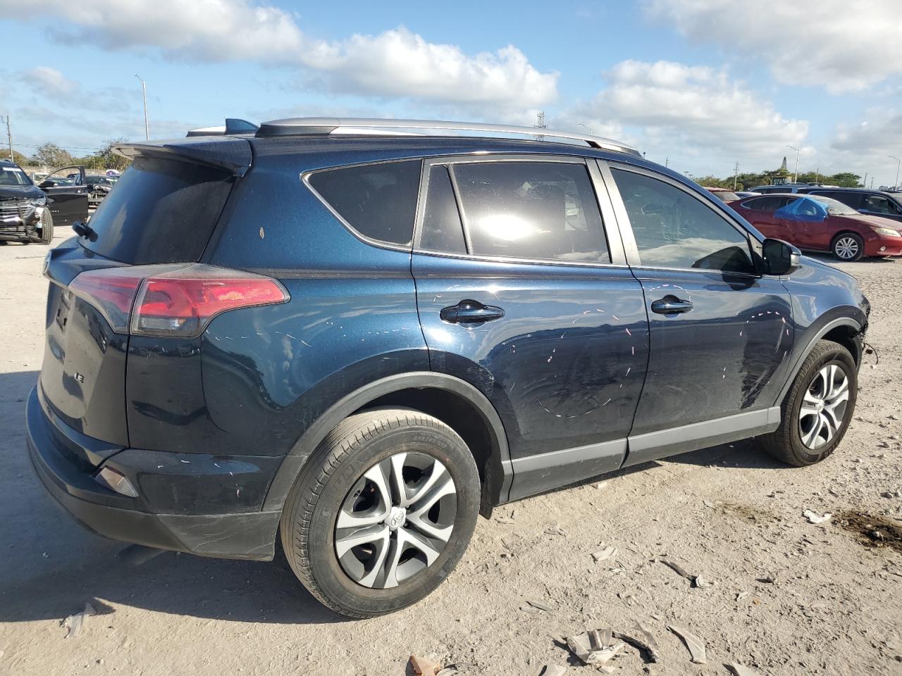 2018 Toyota RAV 4 - Image 3