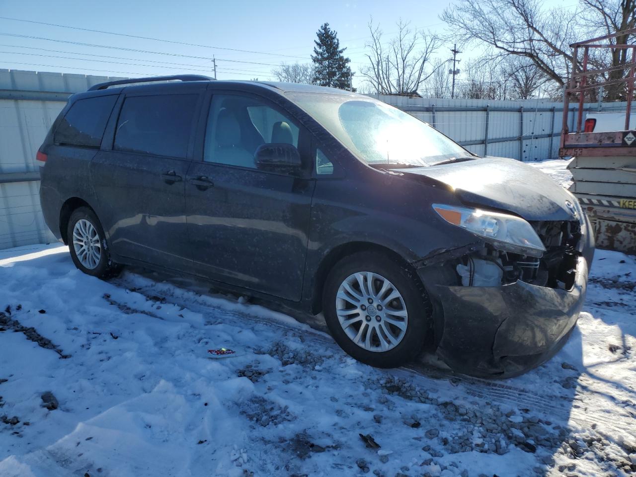 2013 Toyota Sienna - Image 4