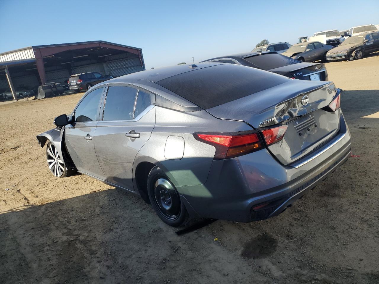 2020 Nissan Altima - Image 2