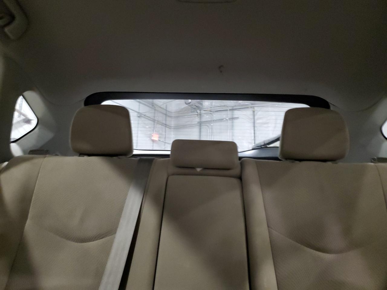 2015 Toyota Prius - Image 10