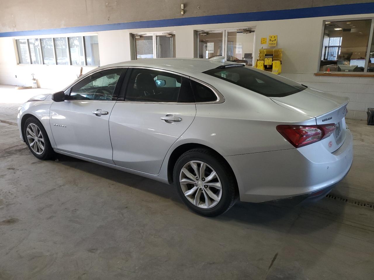 2019 Chevrolet Malibu - Image 2