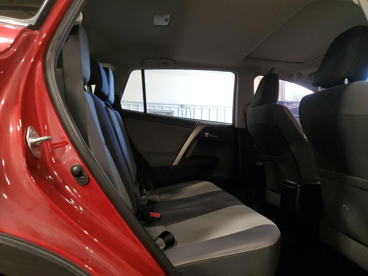 2015 Toyota RAV 4 - Image 12