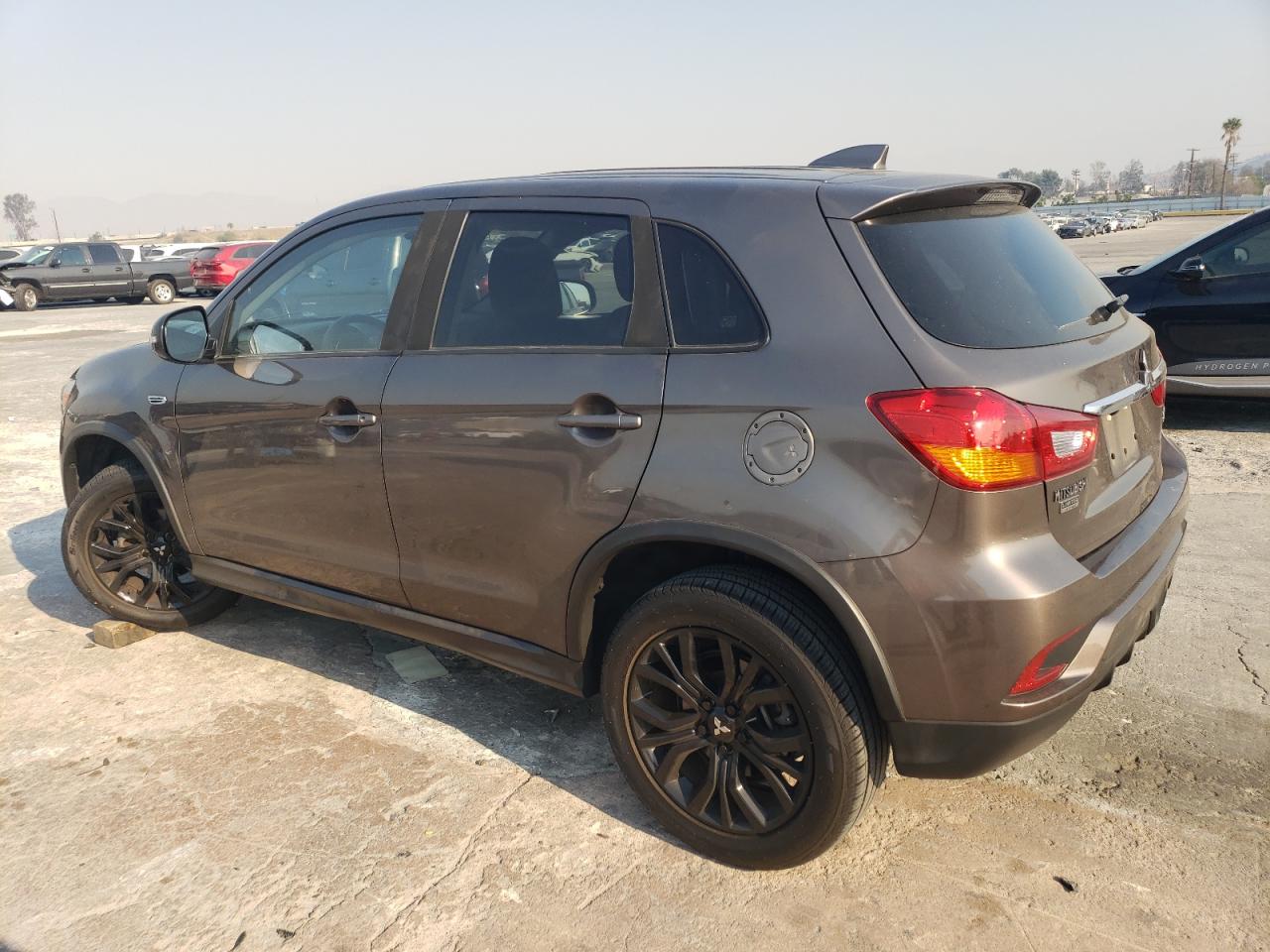 VIN JA4AP3AU8JU011741 2018 MITSUBISHI OUTLANDER no.2