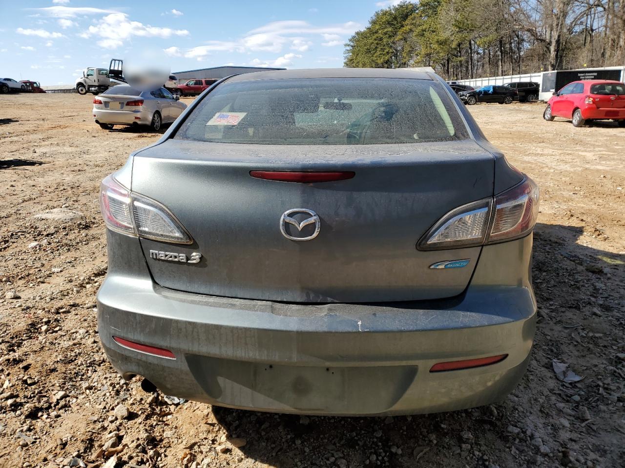 2013 Mazda 3 - Image 6