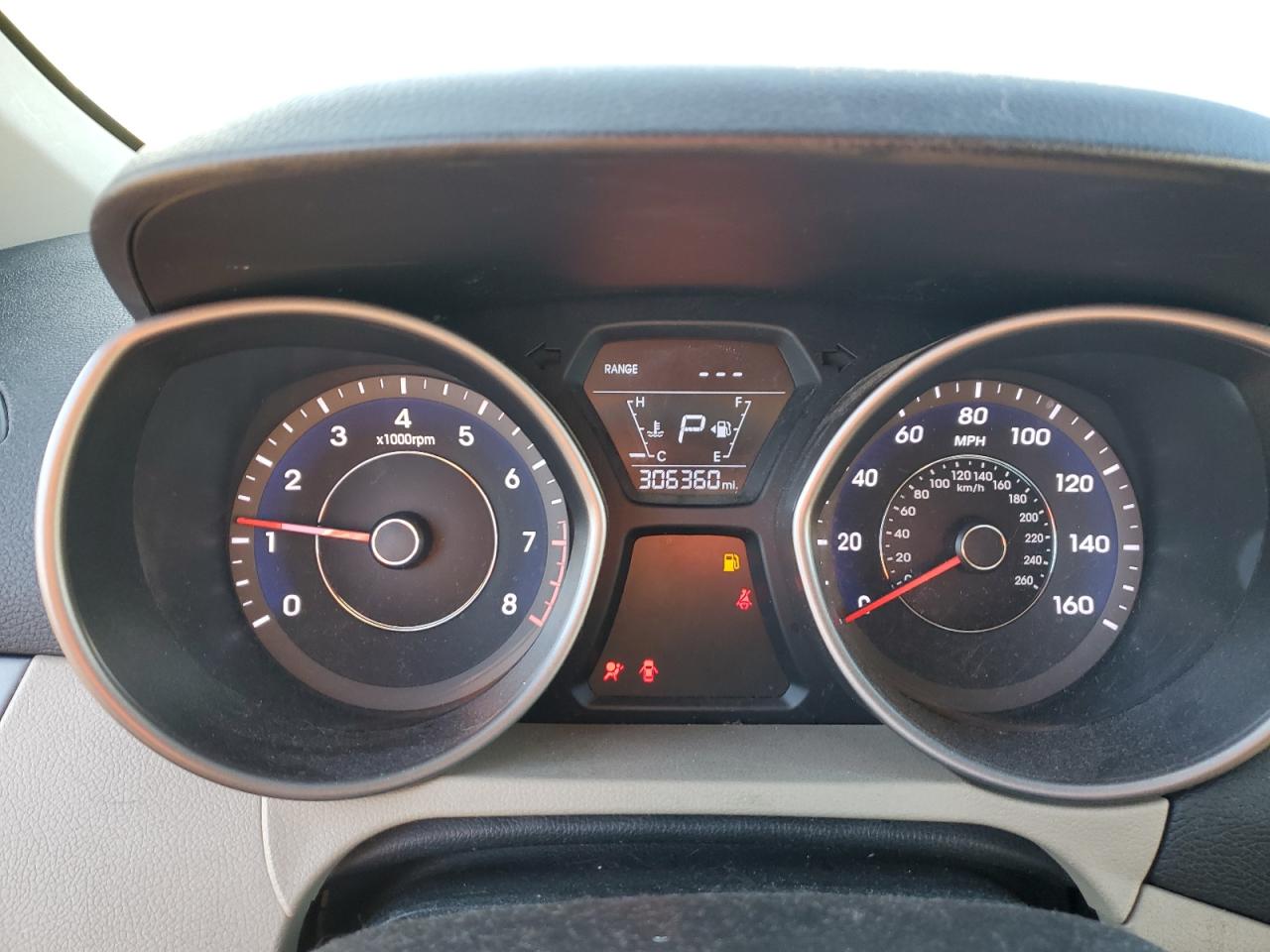 2016 Hyundai Elantra - Image 9