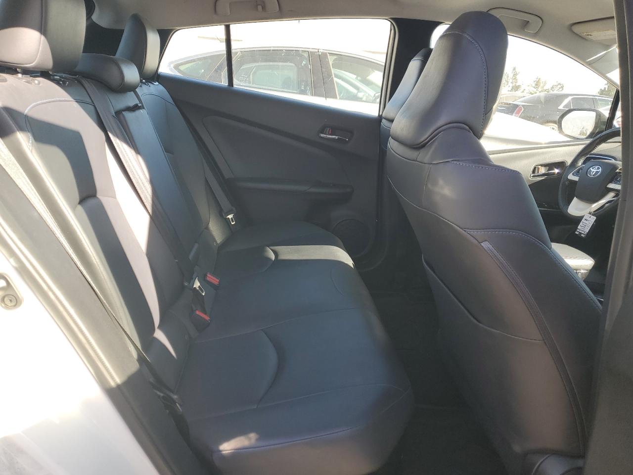 2016 Toyota Prius - Image 10