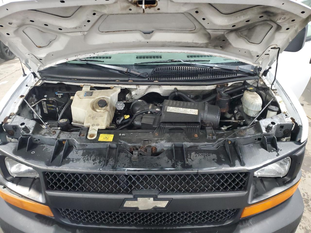 2006 Chevrolet Express - Image 11