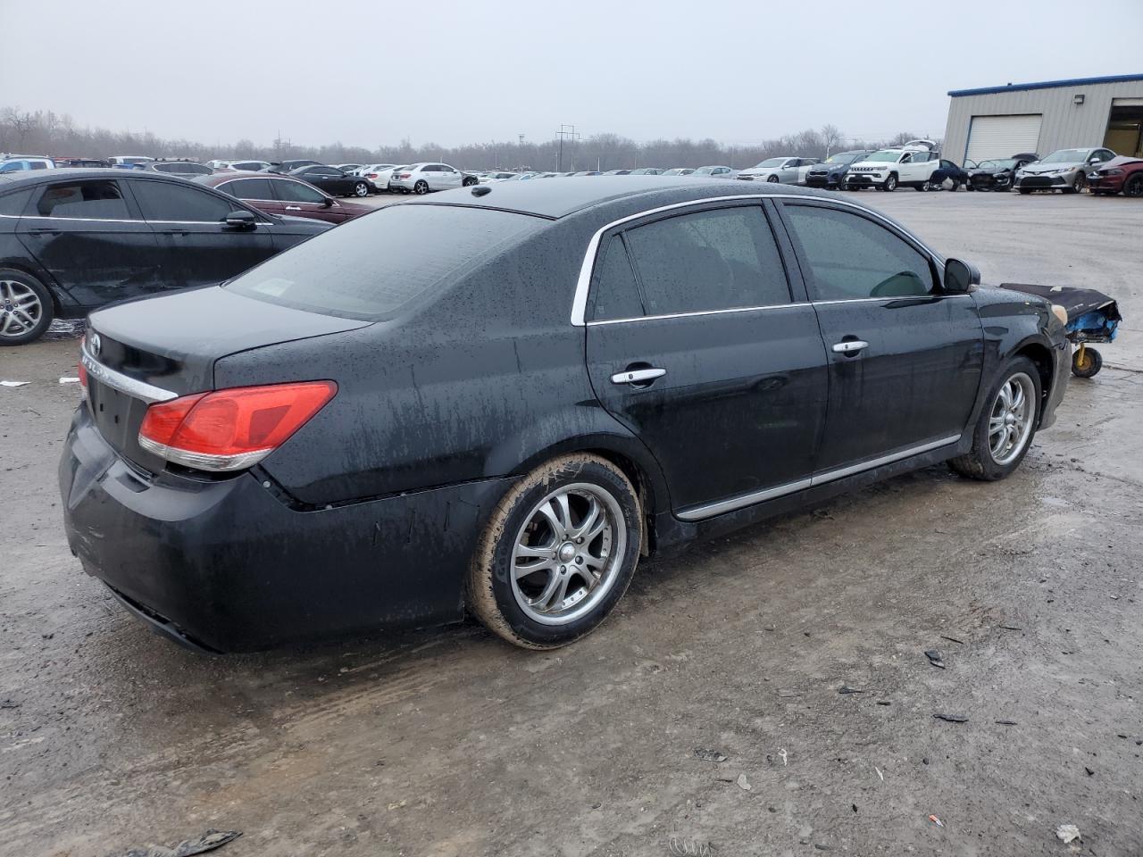 2011 Toyota Avalon - Image 3