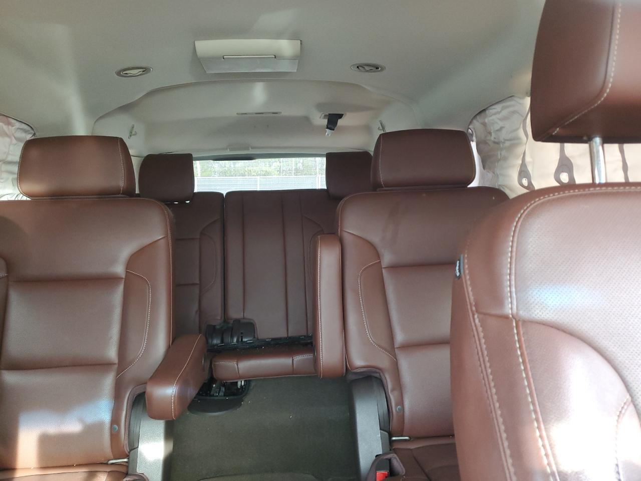 2015 Chevrolet Suburban - Image 10