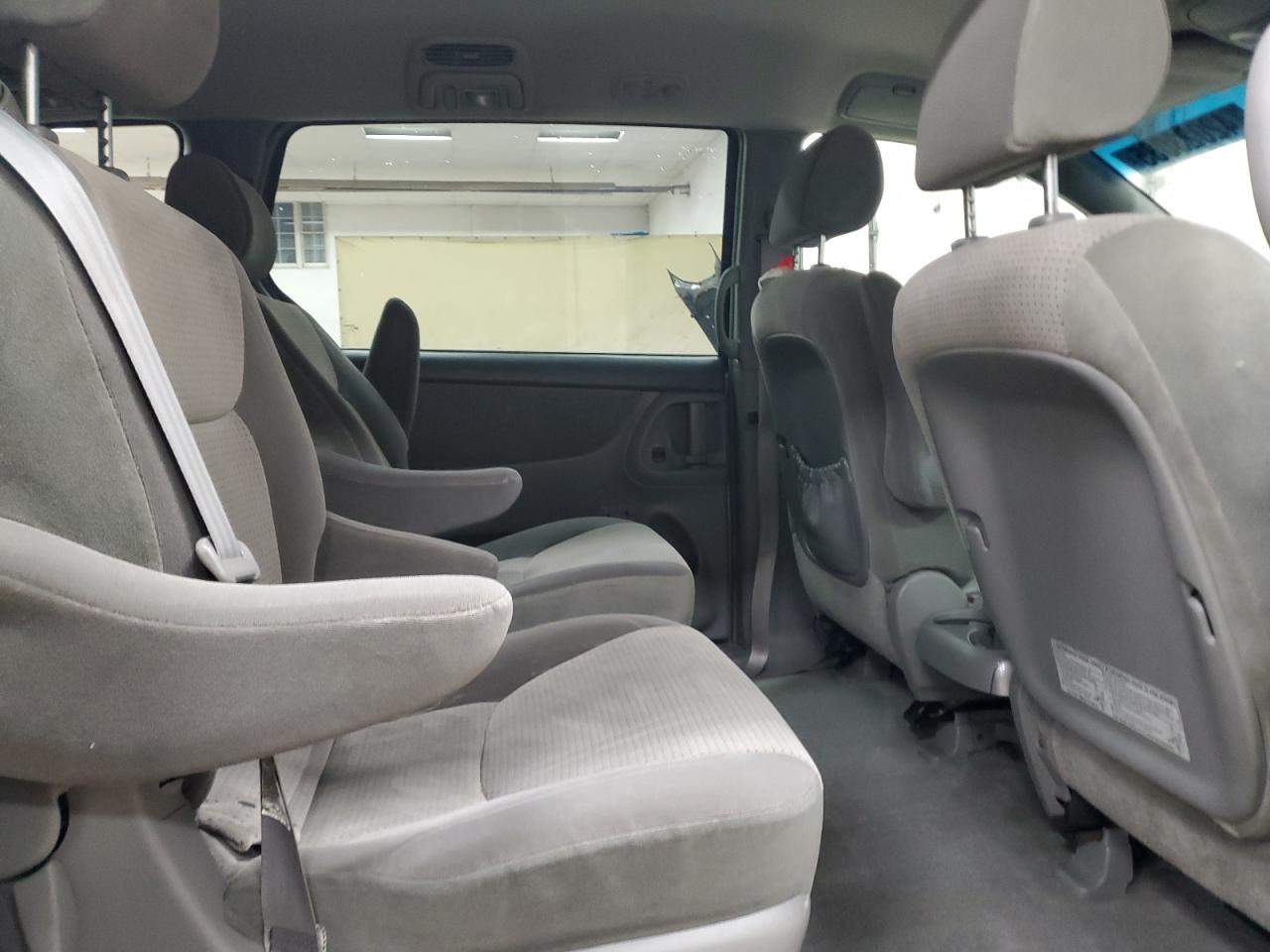 2008 Toyota Sienna - Image 11