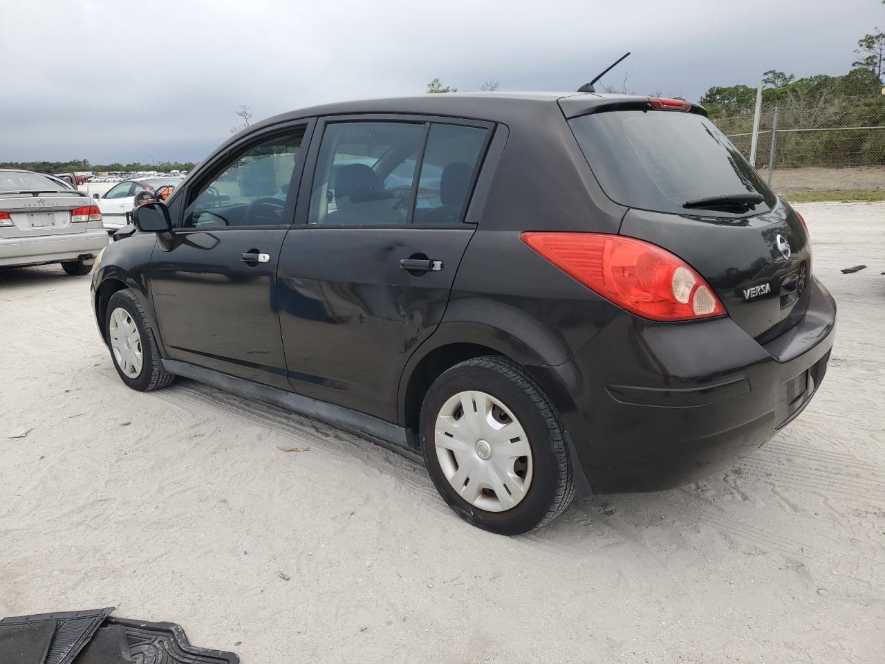 2010 Nissan Versa - Image 2