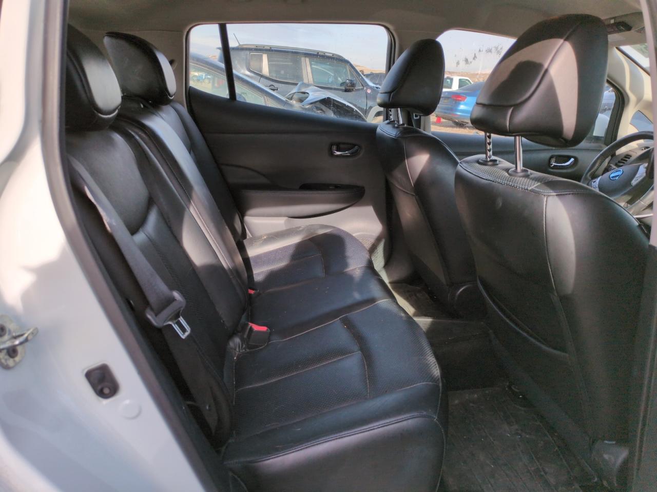 2017 Nissan Leaf - Image 11