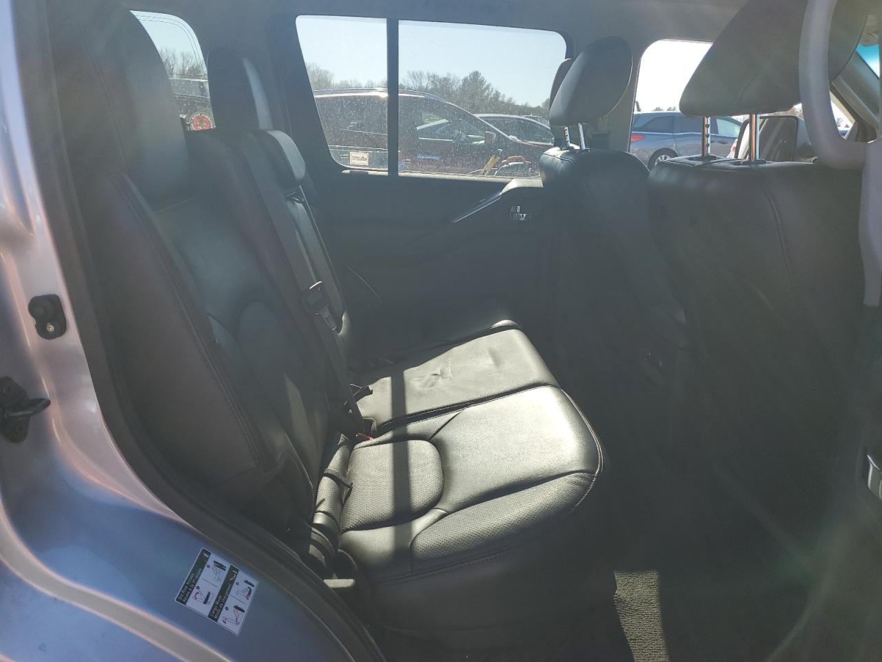 2012 Nissan Pathfinder - Image 12