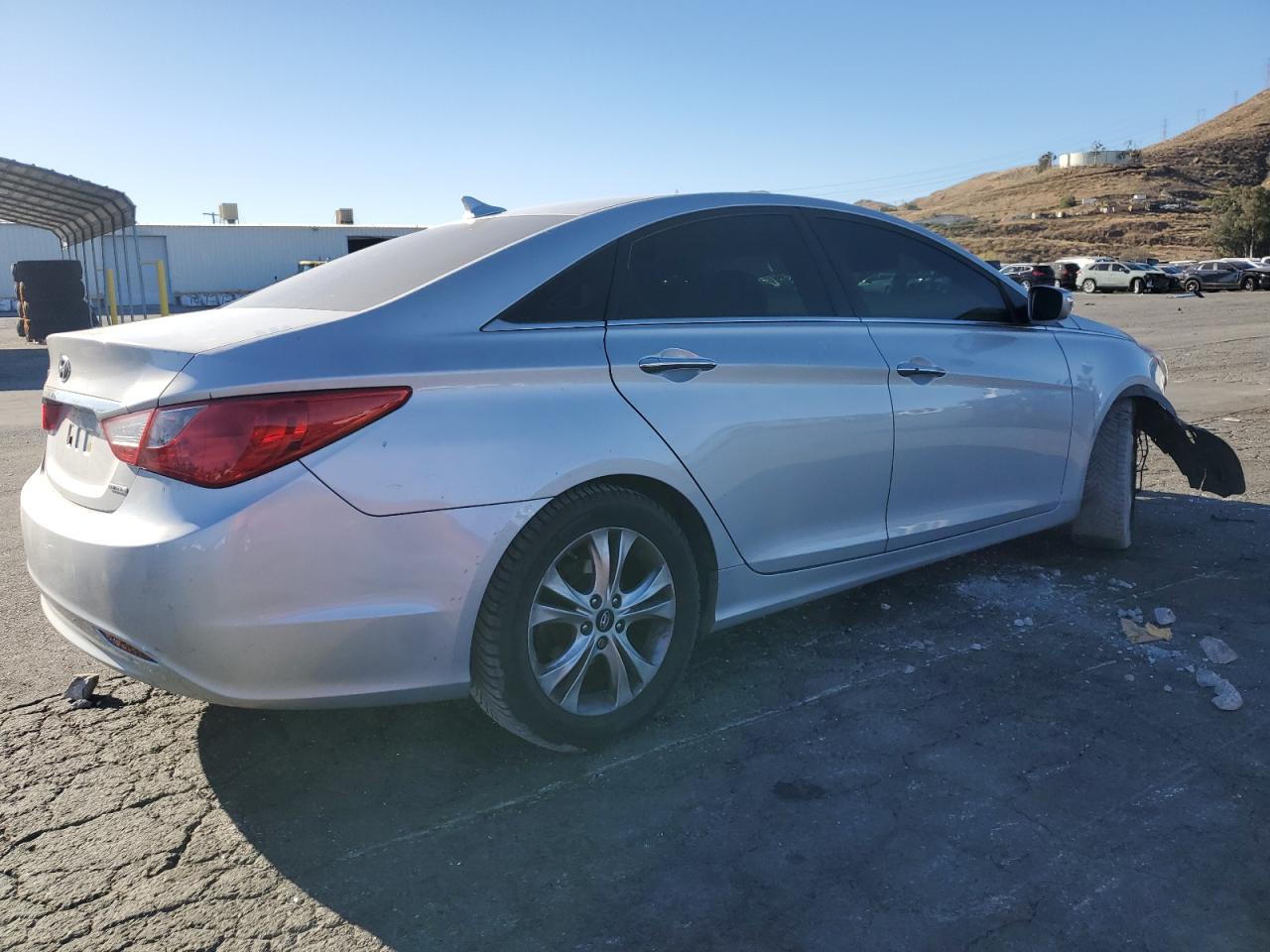 2011 Hyundai Sonata - Image 3