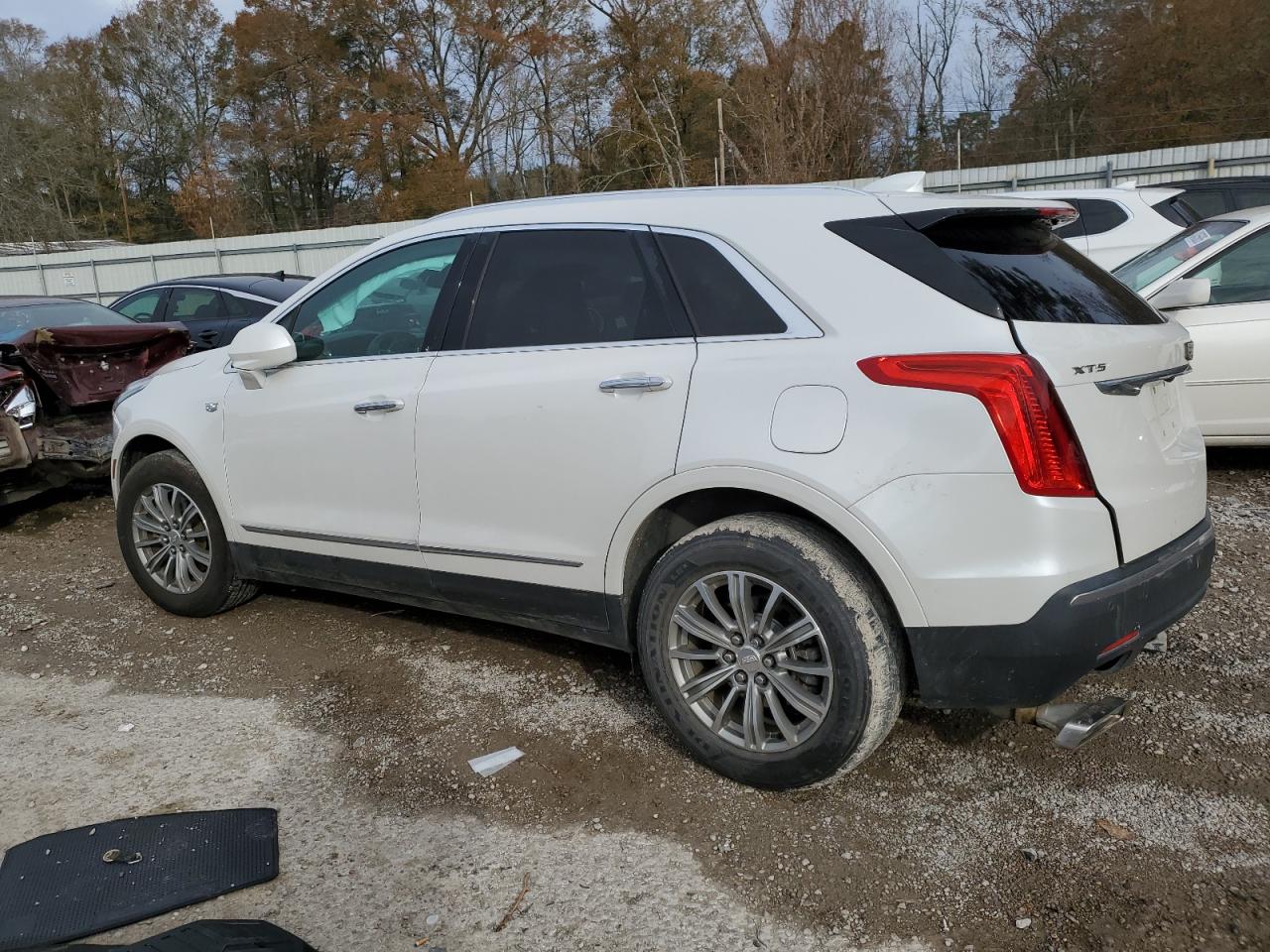 2017 Cadillac XT5 - Image 2