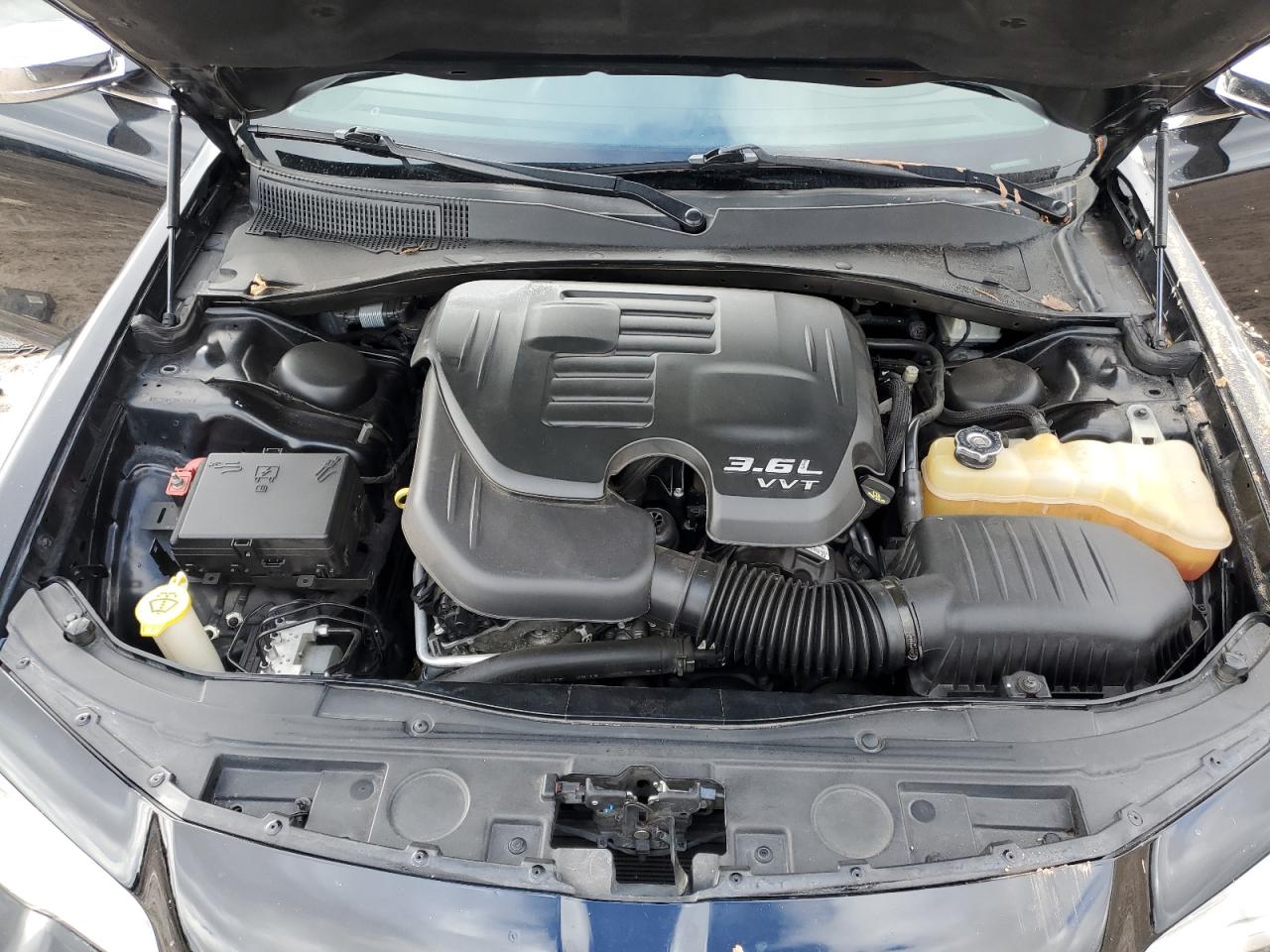 2016 Chrysler 300 - Image 11