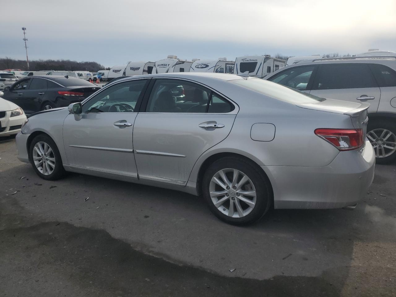 2010 Lexus ES - Image 2