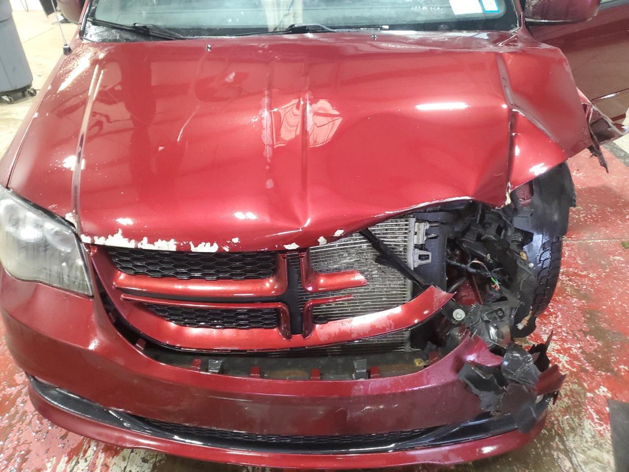 2017 Dodge Caravan - Image 12