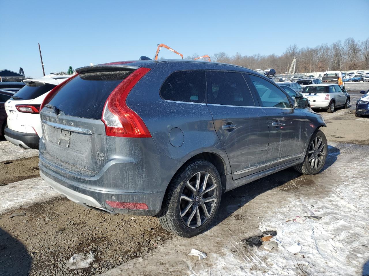 2017 Volvo XC60 - Image 3