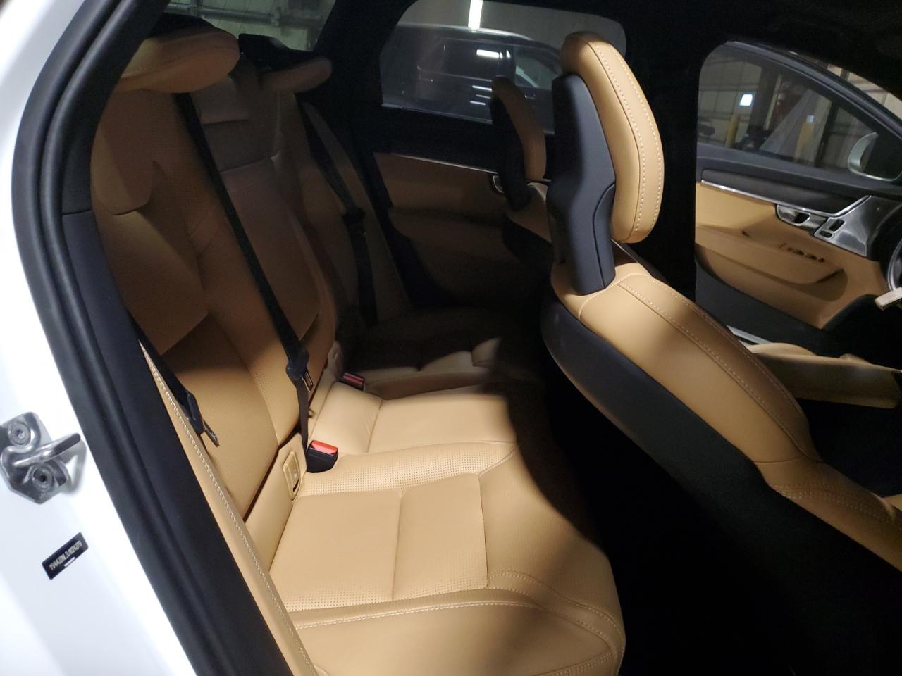 2018 Volvo V90 - Image 12