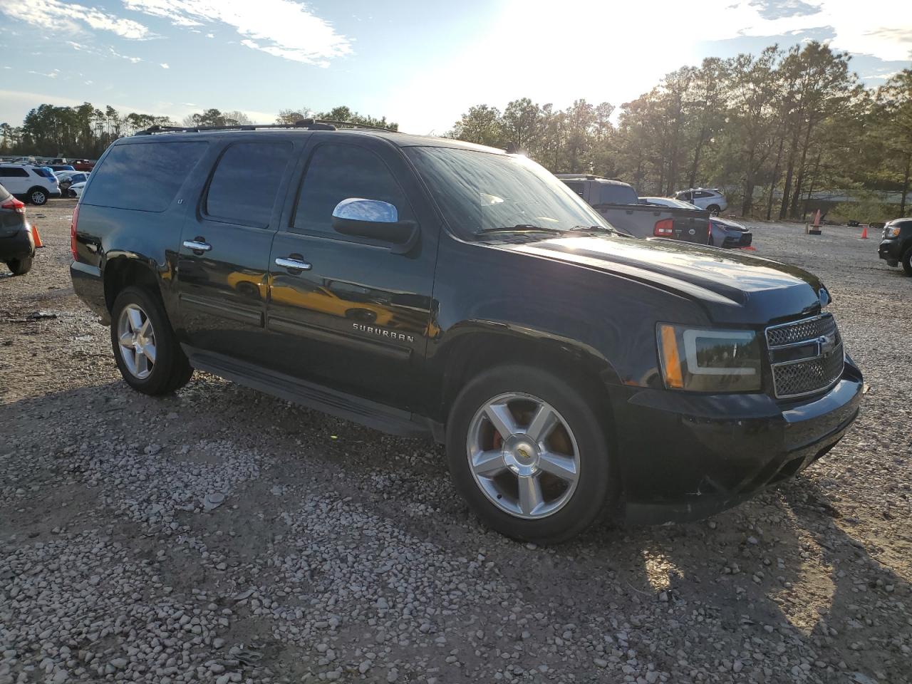 2011 Chevrolet Suburban - Image 4