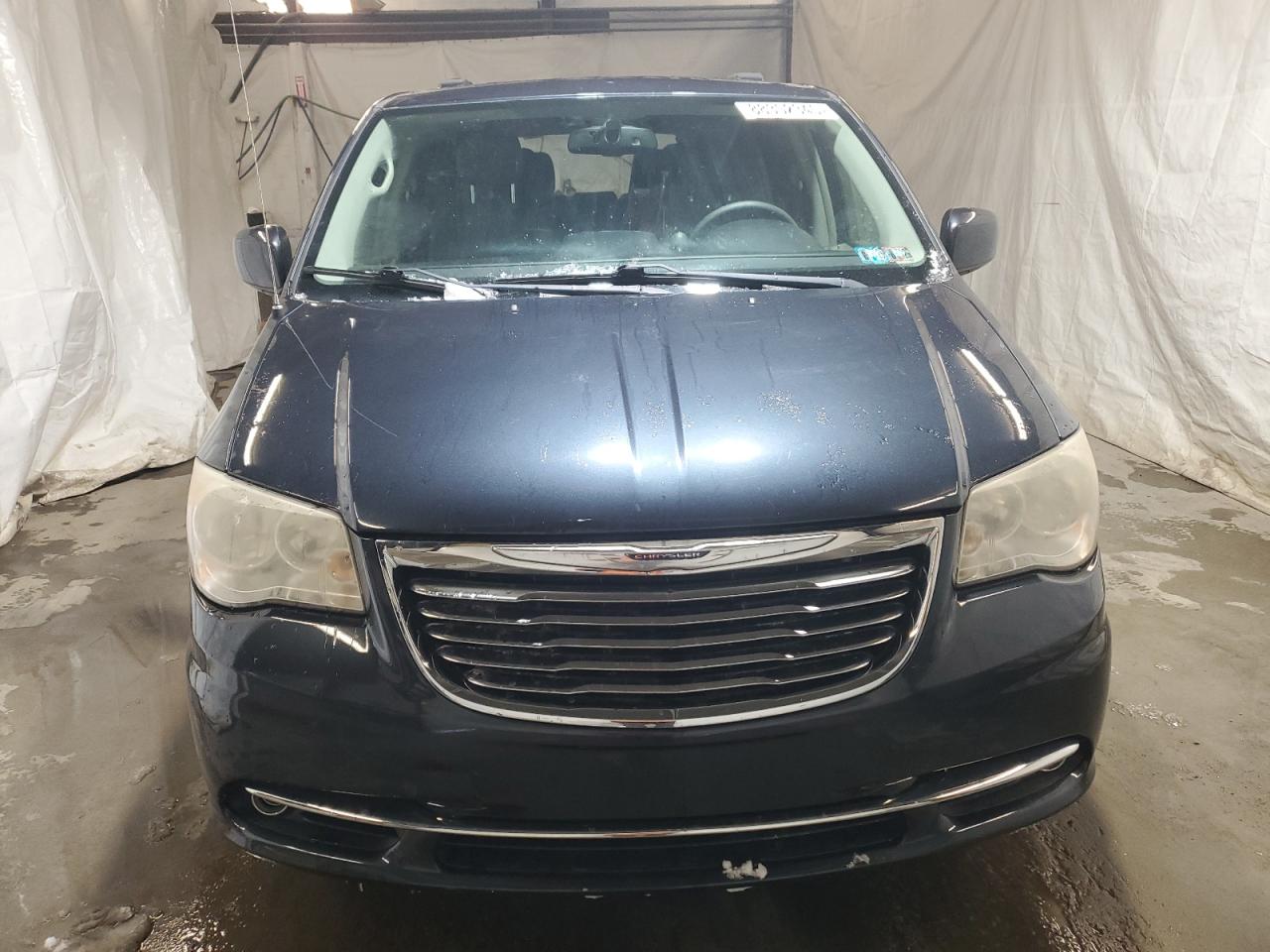 2013 Chrysler Town & Country - Image 5