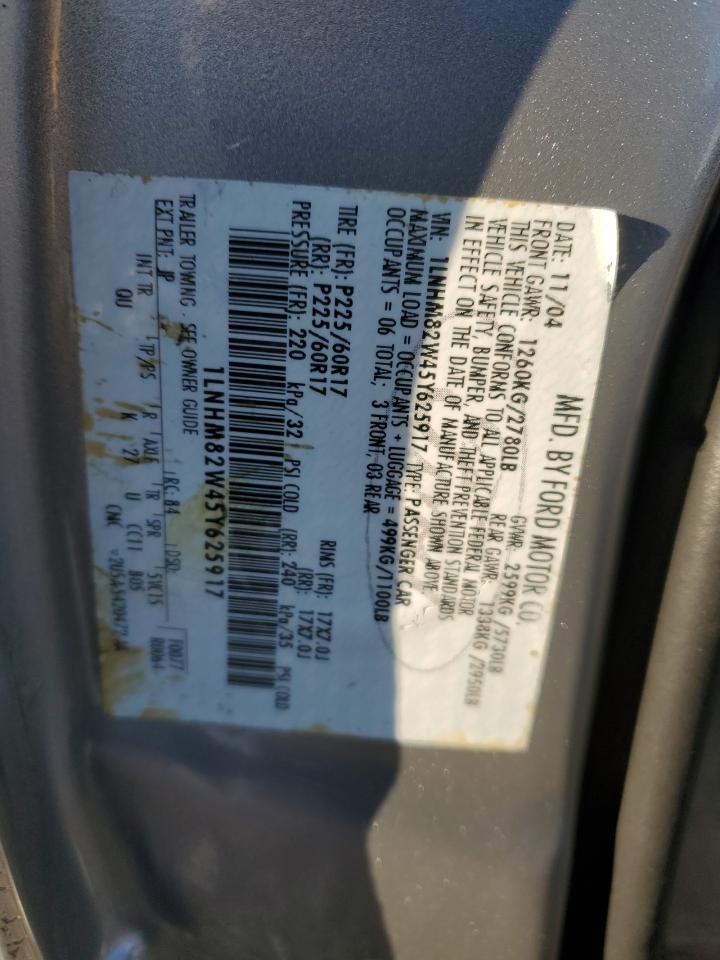 2005 Lincoln Town Car - Image 12