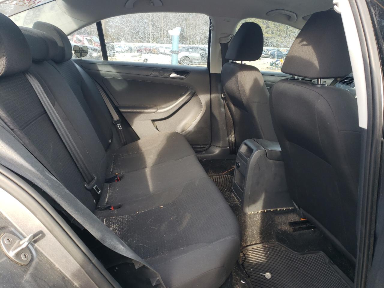 2015 Volkswagen Jetta - Image 10