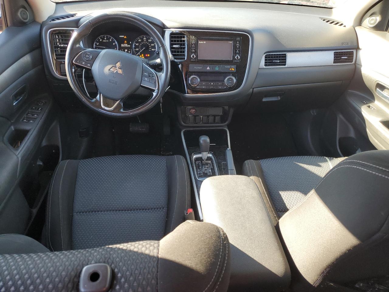 2017 Mitsubishi Outlander - Image 8