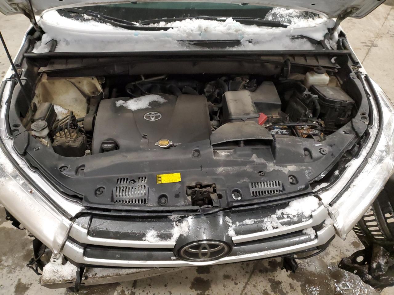 2017 Toyota Highlander - Image 14