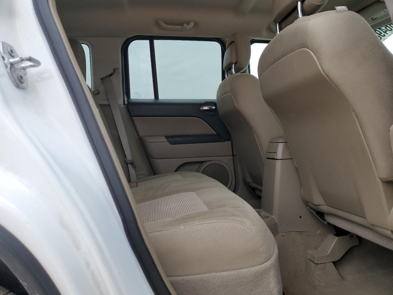 2016 Jeep Liberty (Patriot) - Image 12