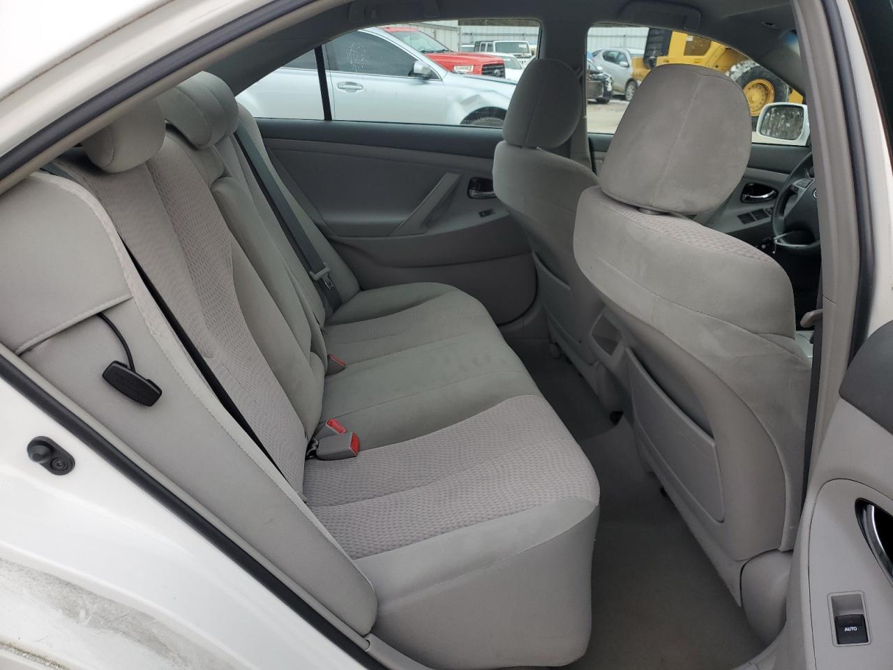 2011 Toyota Camry - Image 11