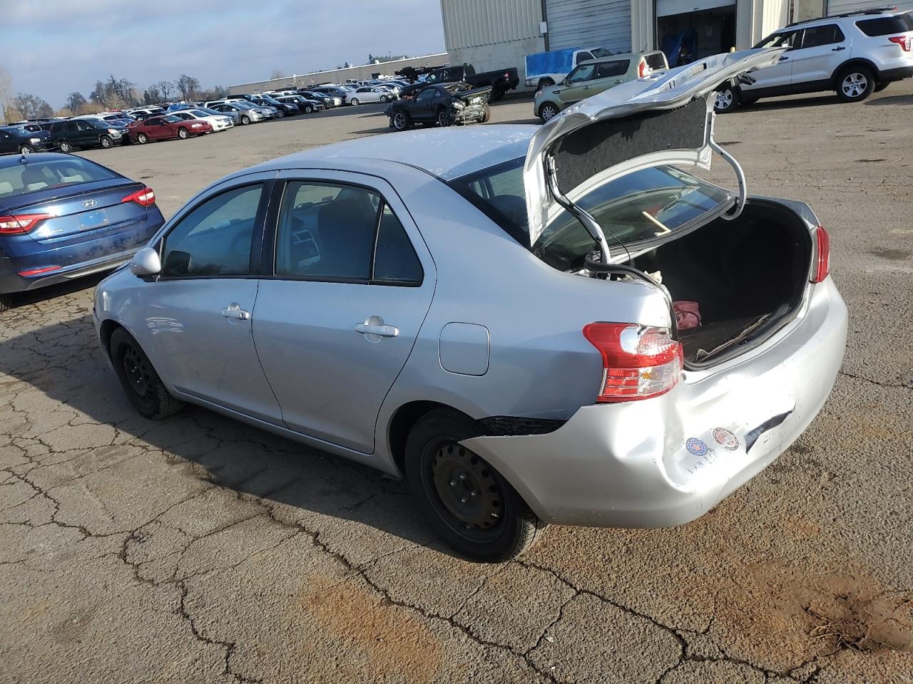 2010 Toyota Yaris - Image 2