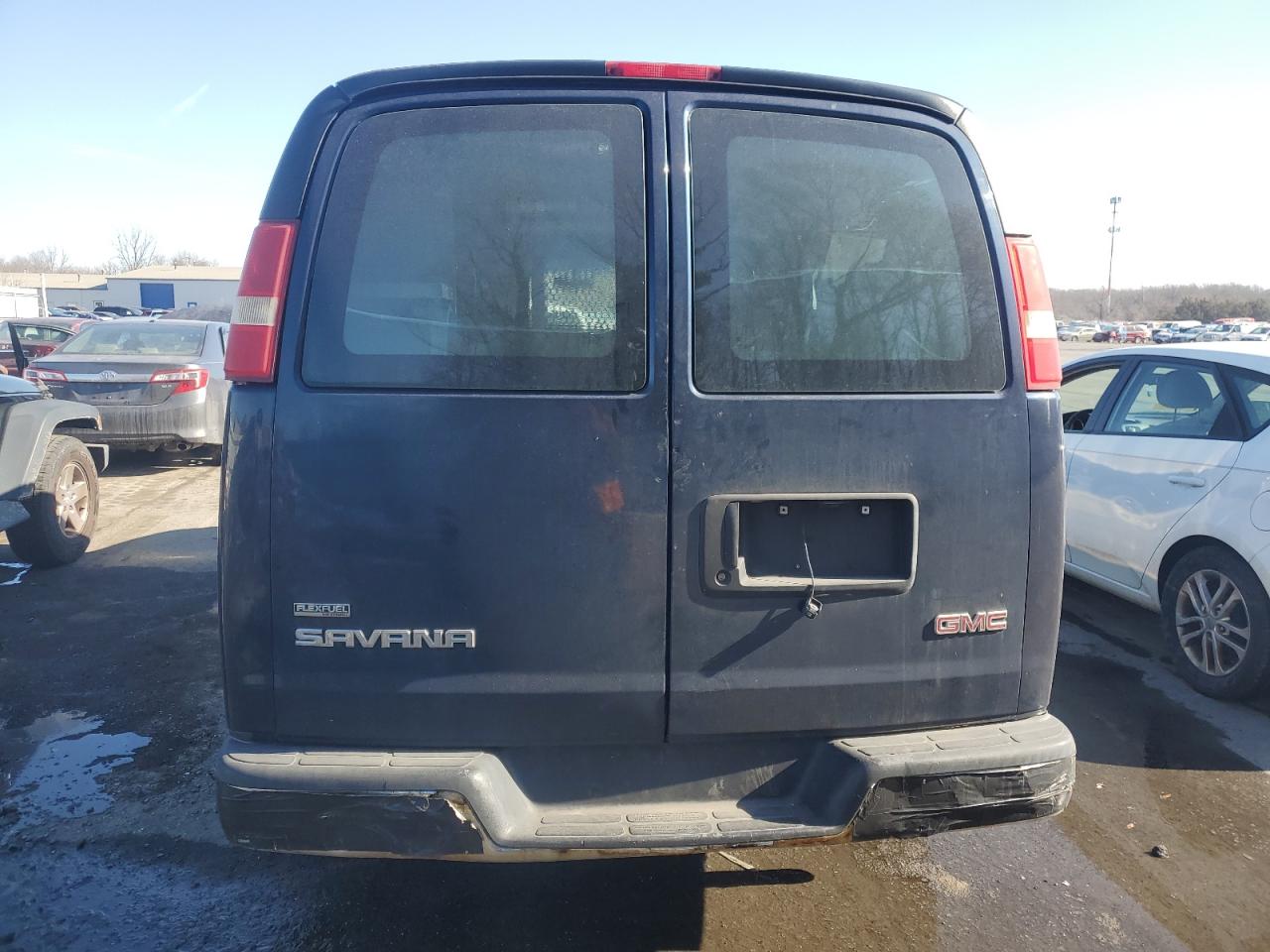 2010 GMC Savana - Image 6